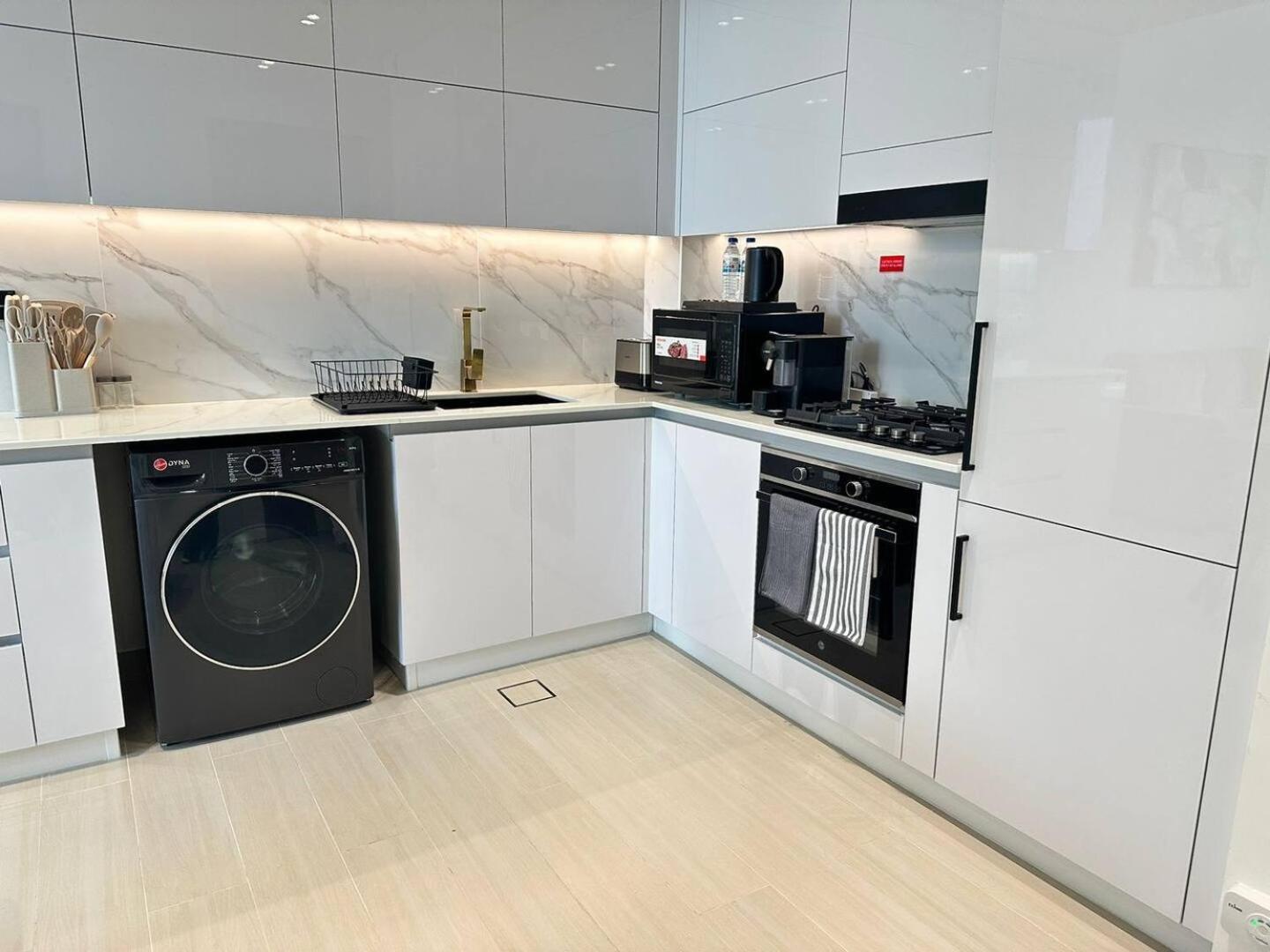 Apartment Fully Furnished 1br With Balcony Dubai