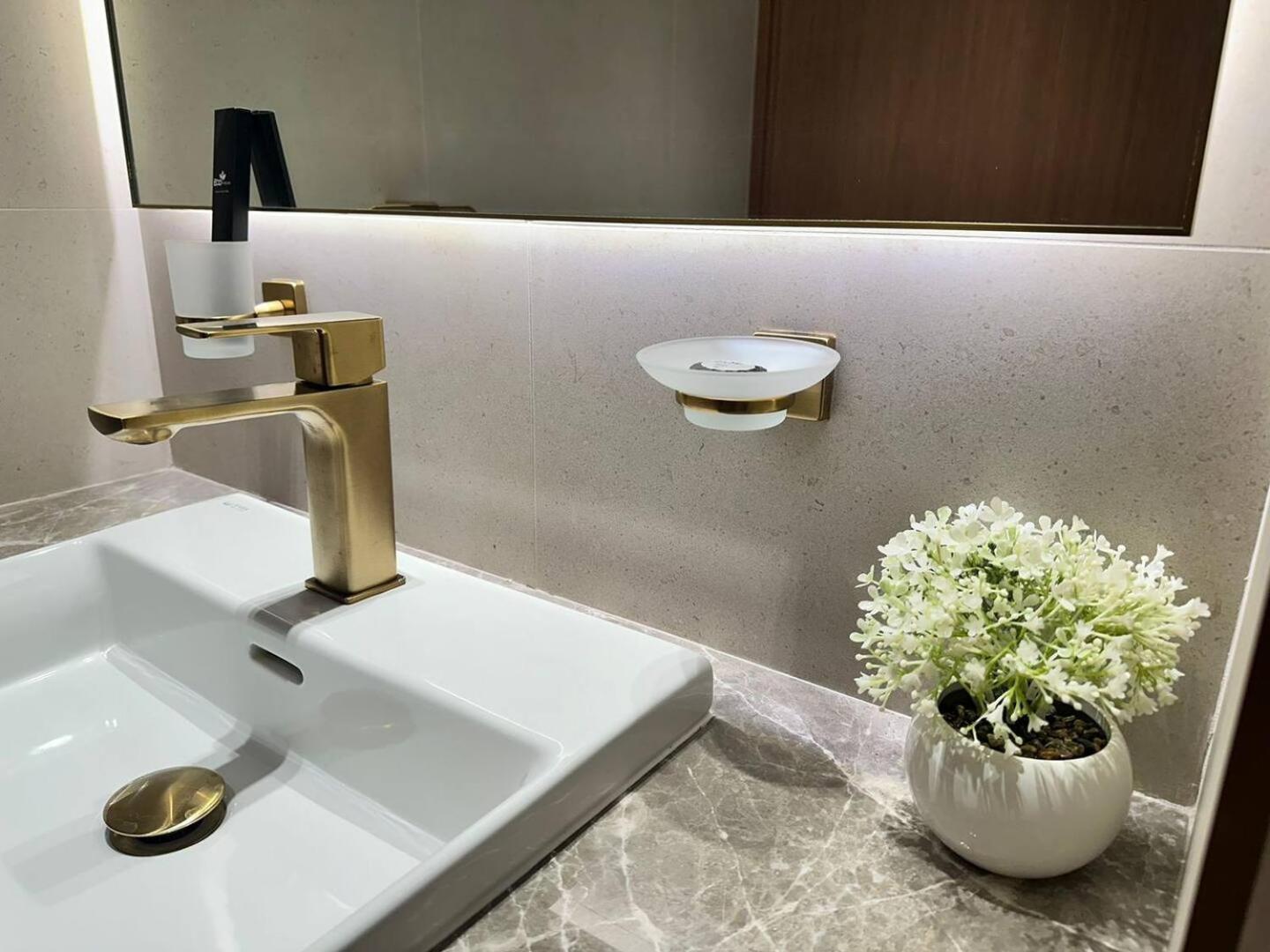 Fully Furnished 1br With Balcony * Dubai