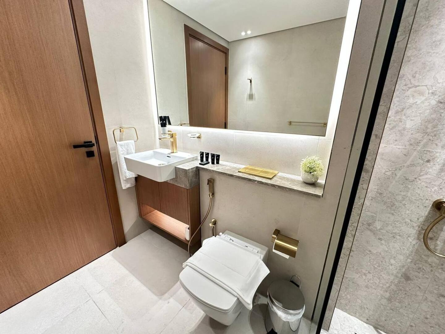 Apartment Fully Furnished 1br With Balcony Dubai