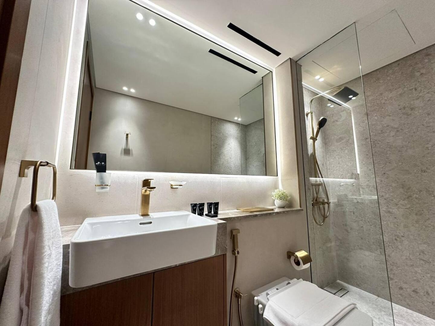 Fully Furnished 1br With Balcony * Dubai