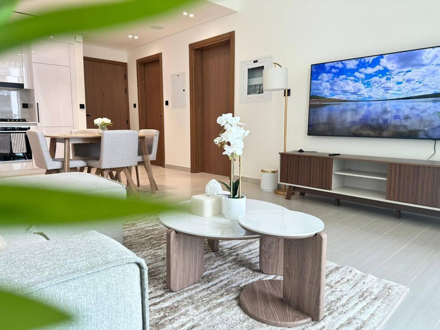 Fully Furnished 1br With Balcony Apartment