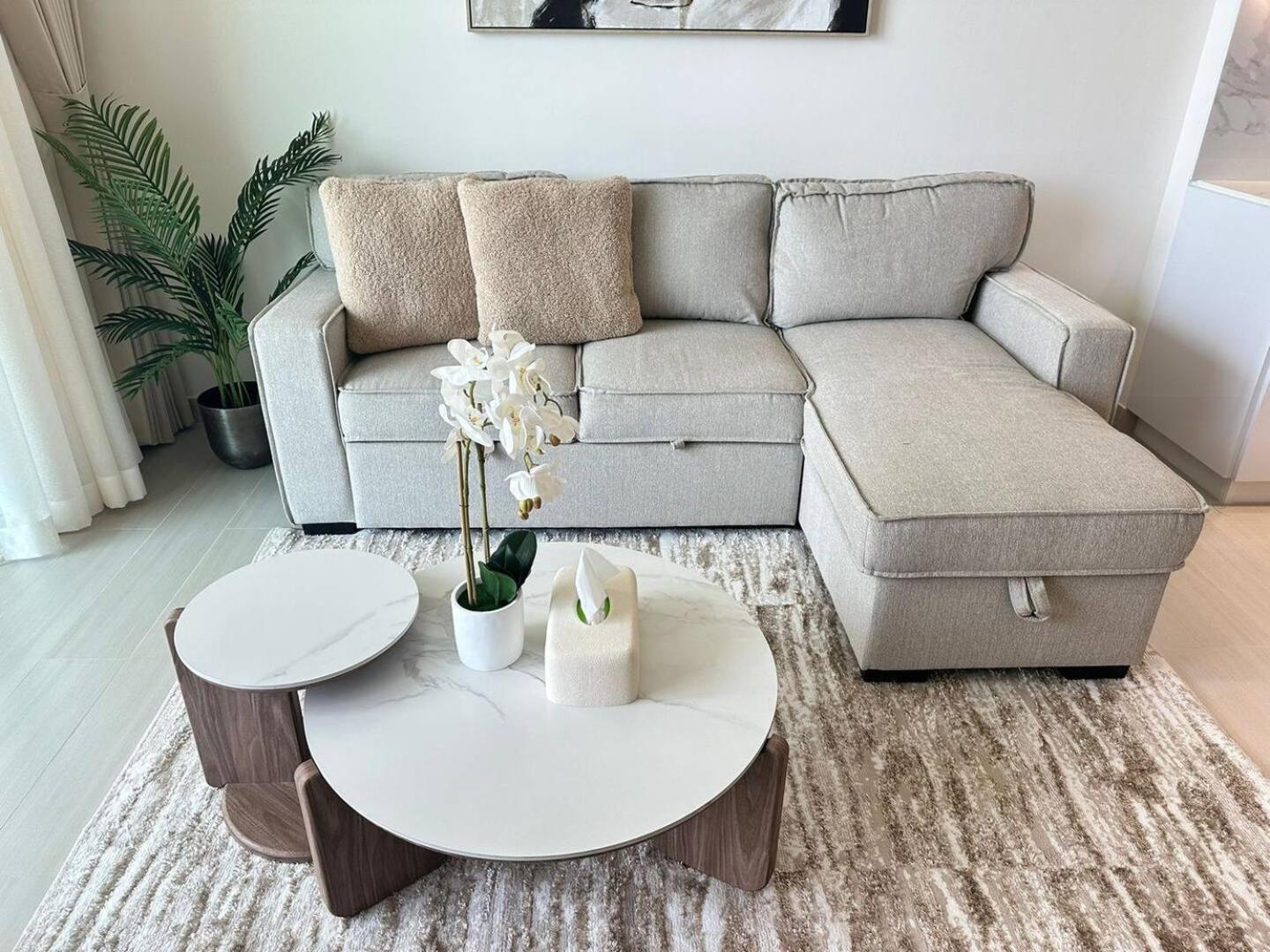 Fully Furnished 1br With Balcony Apartment *
