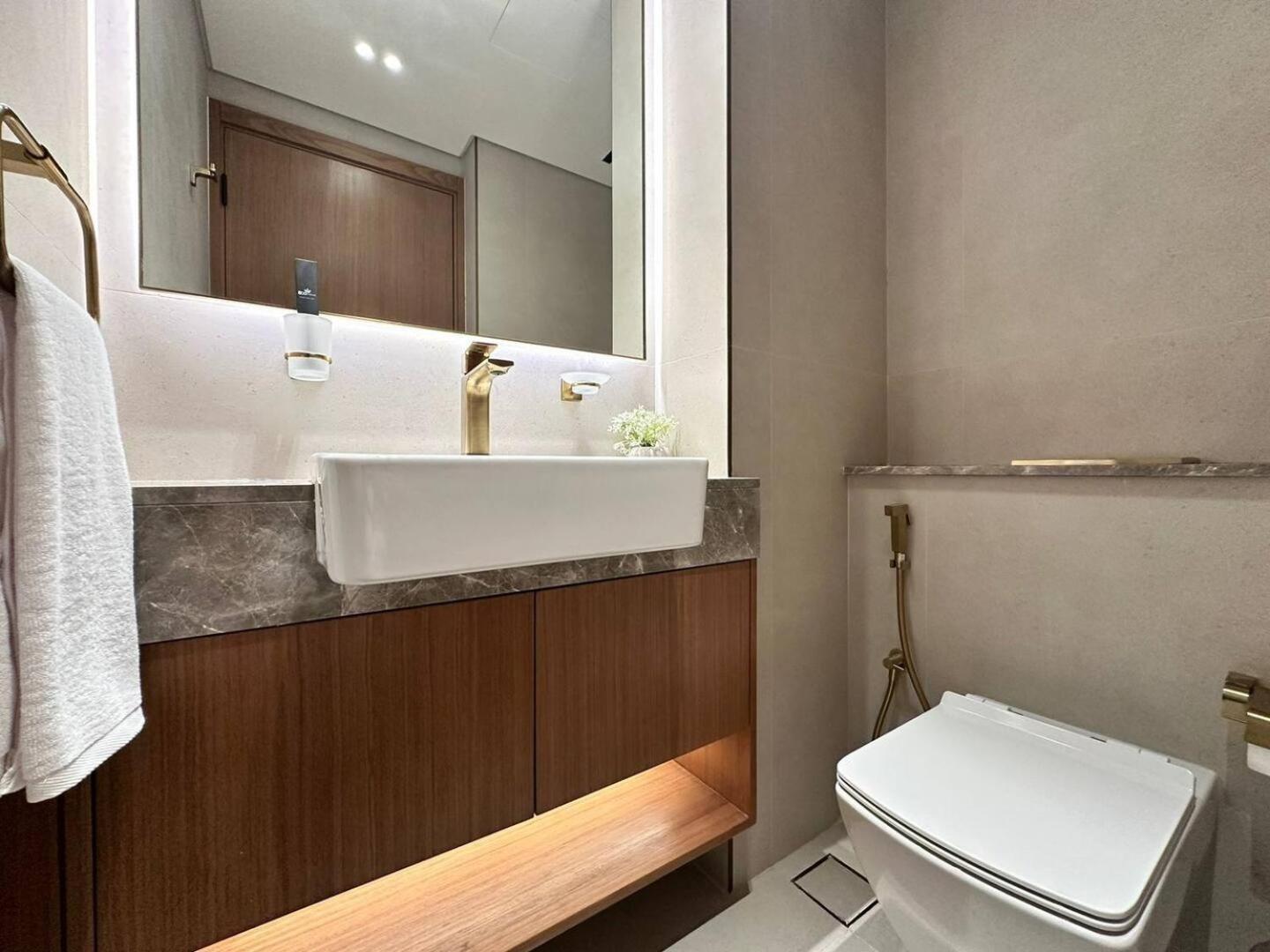 Fully Furnished 1br With Balcony Apartment Dubai