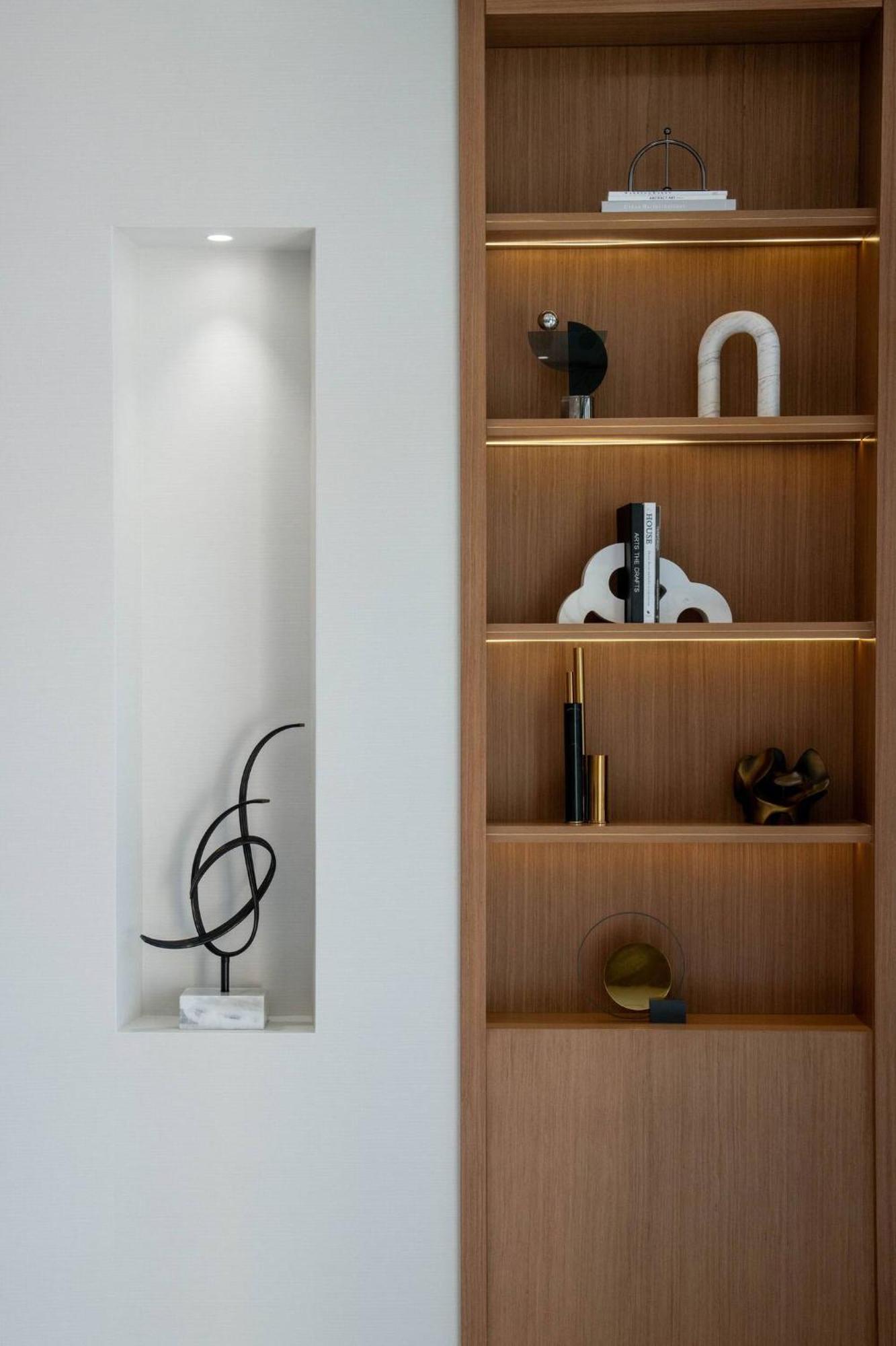 Fully Furnished 1br With Balcony Apartment *